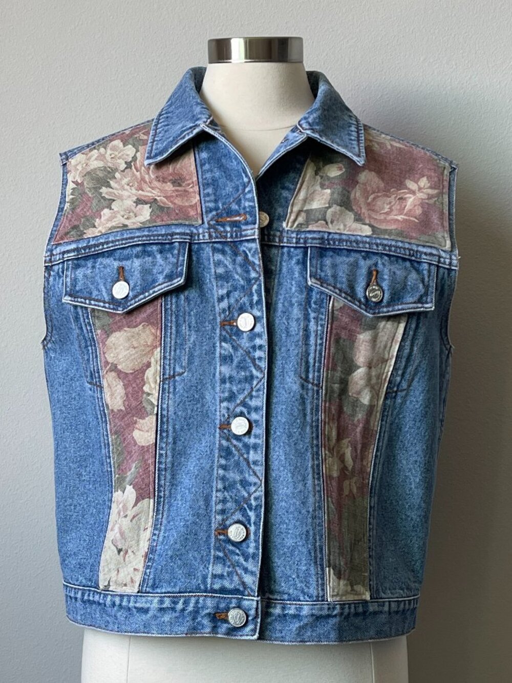 Size M/L Vintage 90’s Old Navy Blue& Floral Patch Unique Denim Vest  Price Firm